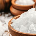 Keserűsó tálban, természetes gyógyhatású sók